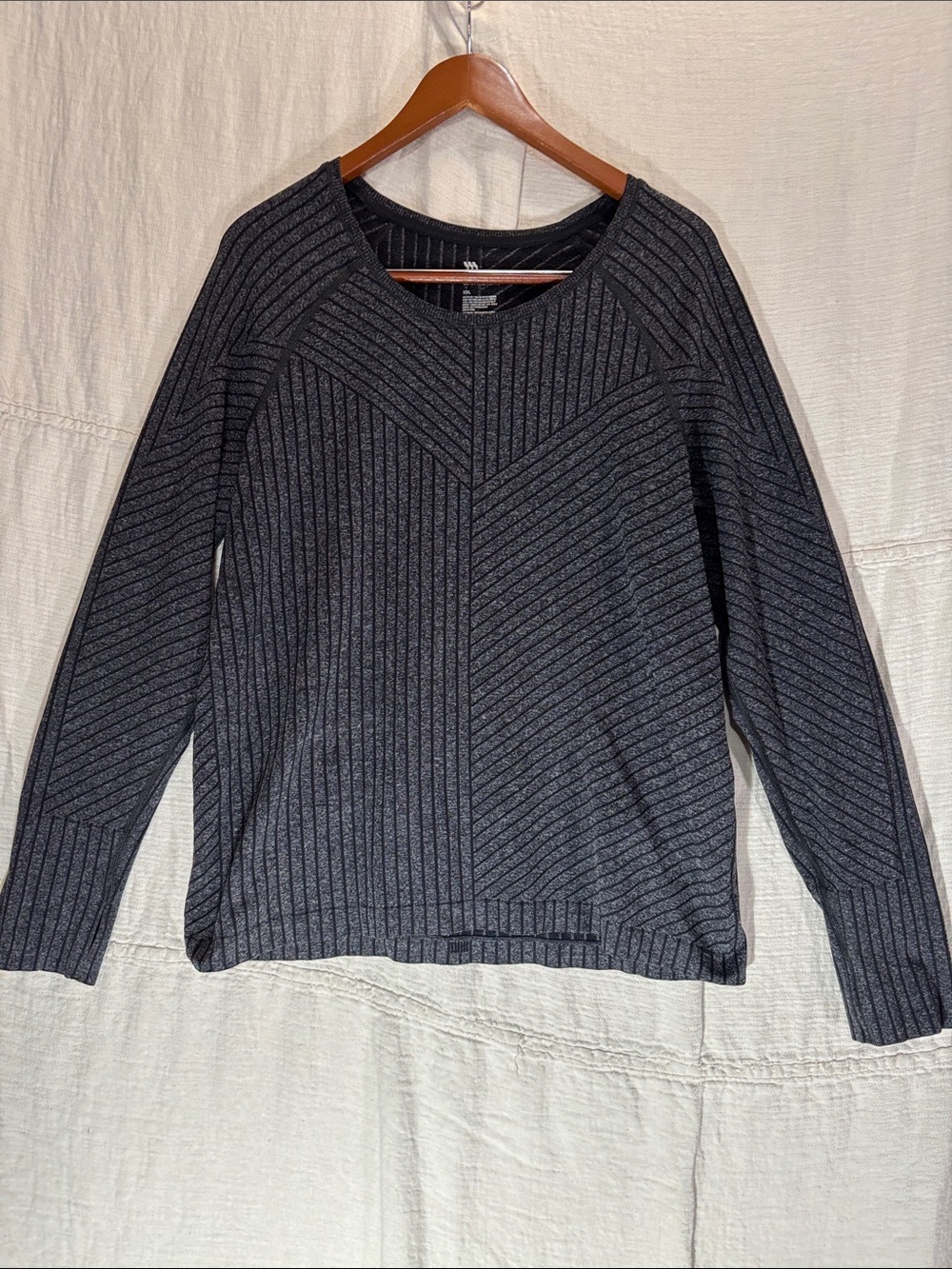 all in motion Gray Chevron Striped Active Thermal Top XXL Like New